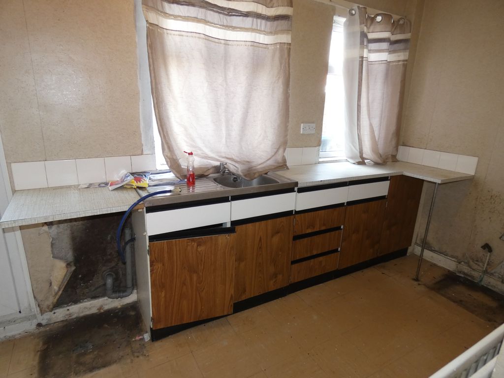 Kitchen- click for photo gallery